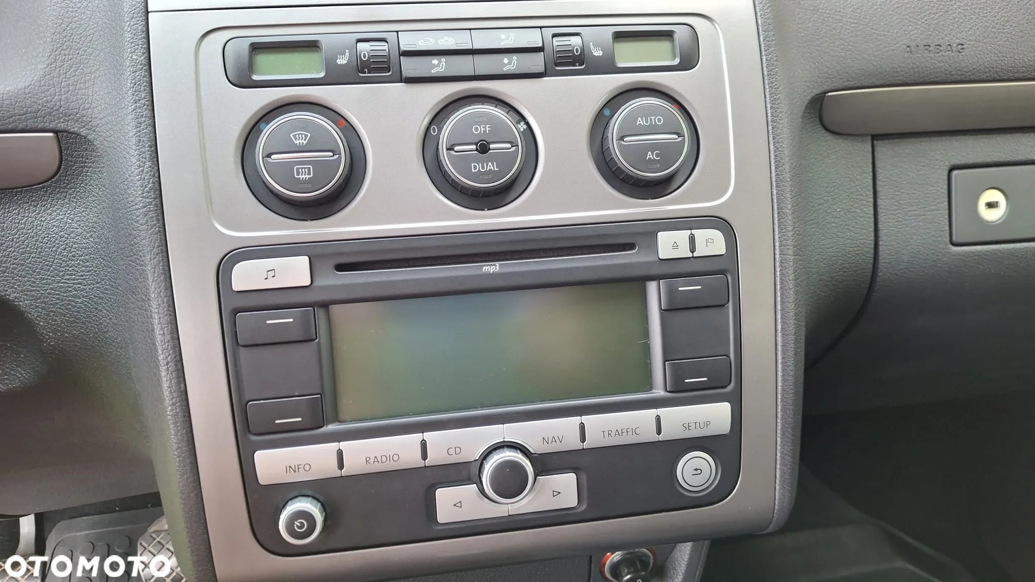 Volkswagen Touran 1.6 - 8