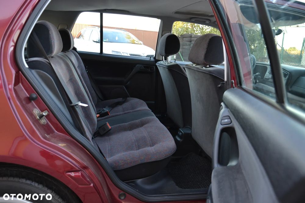 Volkswagen Golf 1.6 GL - 31