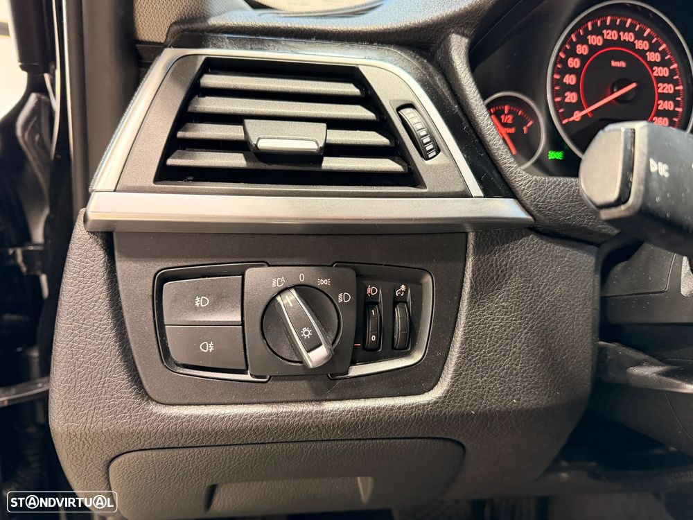 BMW 318 d Line Sport Auto - 28