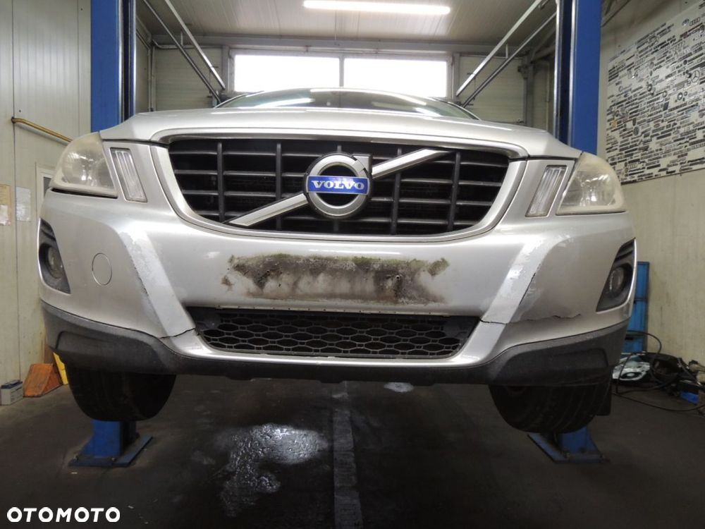 Zderzak przód VOLVO XC60 I uszkodzony