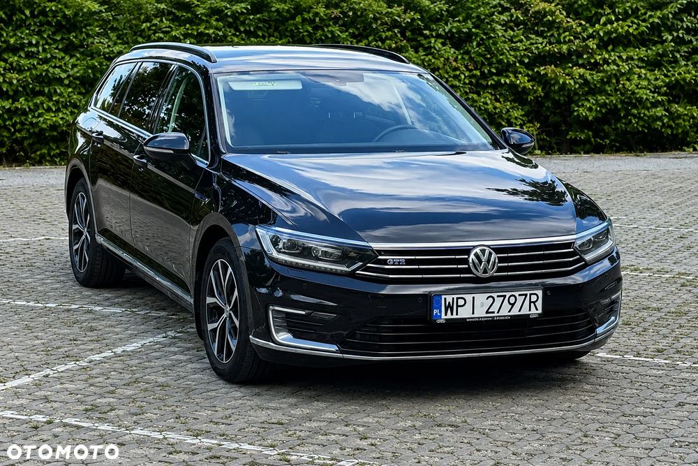 Volkswagen Passat - 1