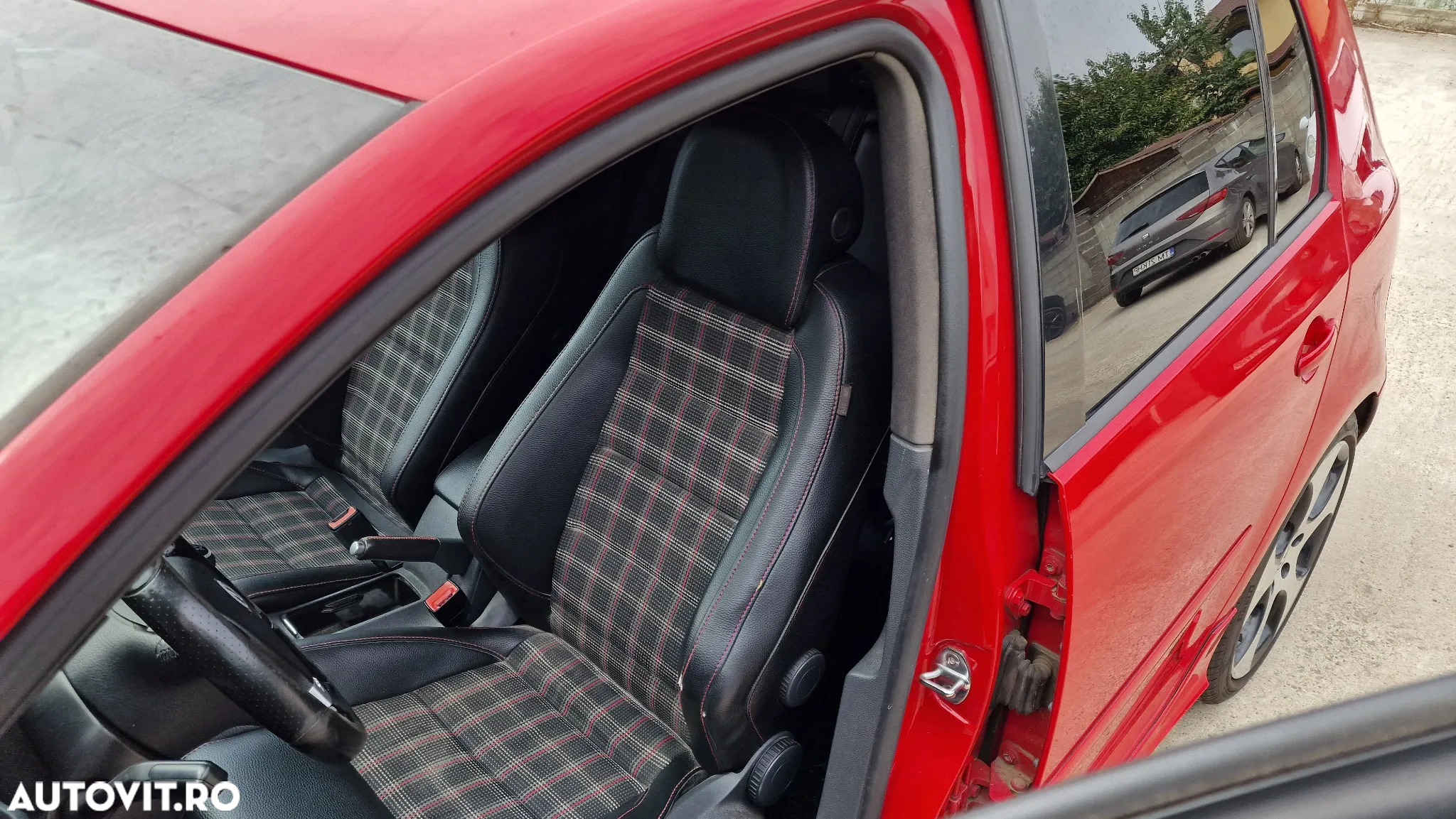 Volkswagen Golf 2.0 FSI GTI - 10