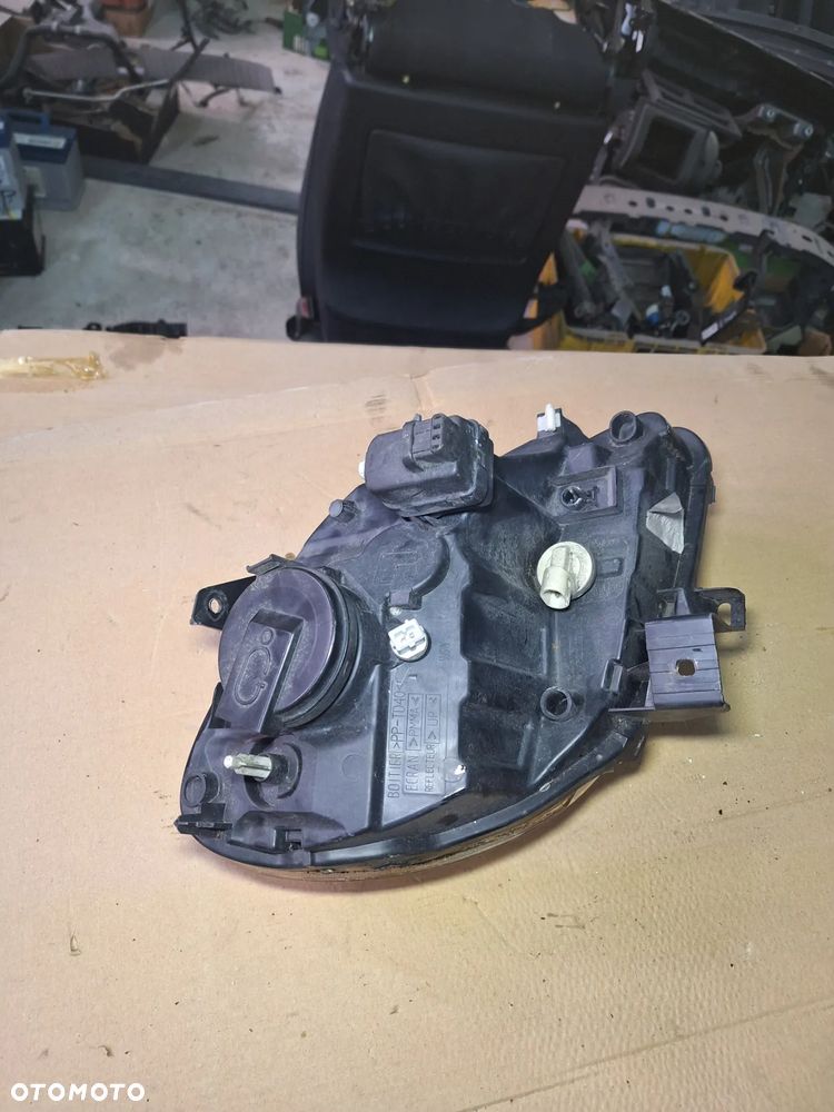 RENAULT KANGO LIFT  lampa lewa lub prawa przód  8200150617 - 5