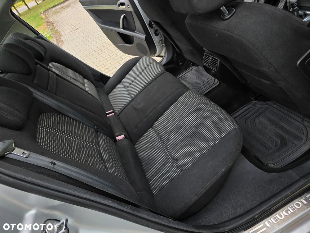 Peugeot 407 2.0 HDI Intense - 17