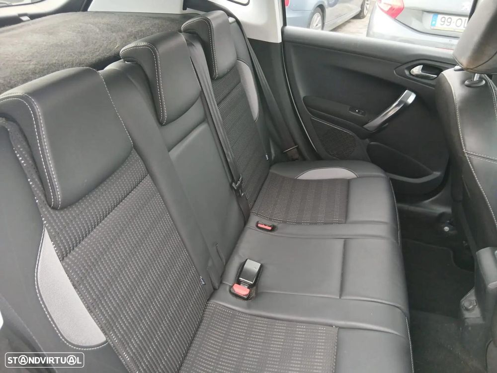 Peugeot 2008 1.6 BlueHDi Allure - 14