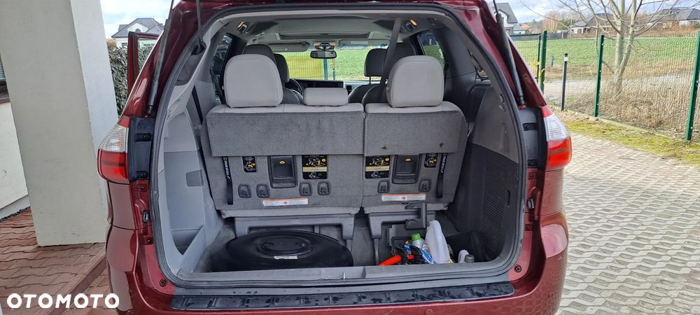 Toyota Sienna 3.5 XLE AWD - 8