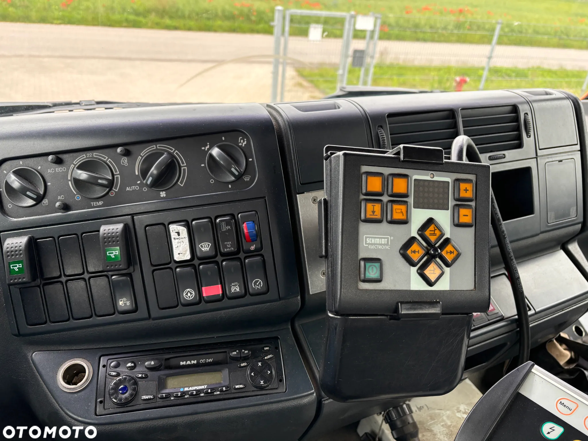 MAN 18.320 4x4 stały napęd na wał , kiper Meiller , posypywarka EPOKE, czołownica do pługa , sterowanie, manual , - 30