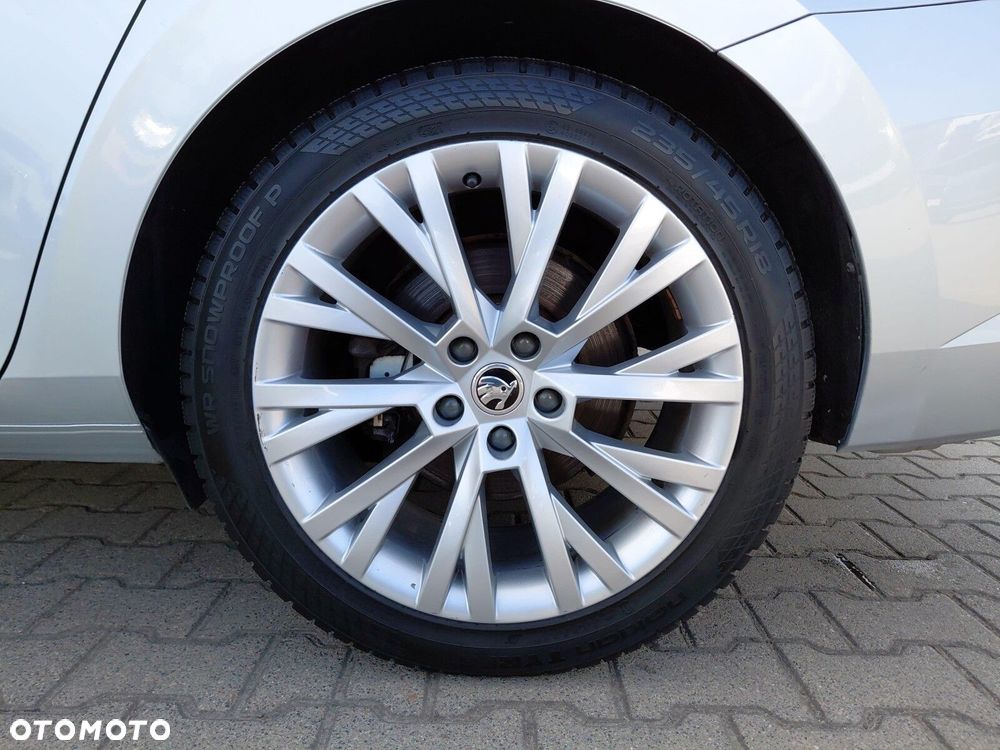 Skoda Superb 2.0 TSI L&K DSG - 38