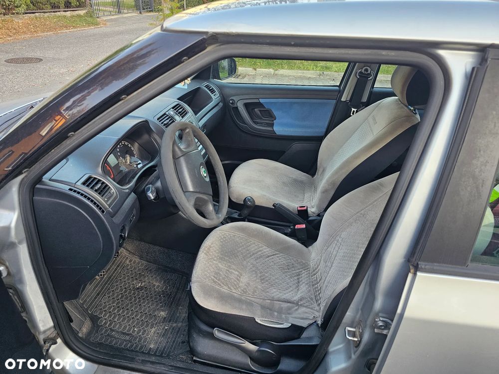 Skoda Fabia 2008 photo 3