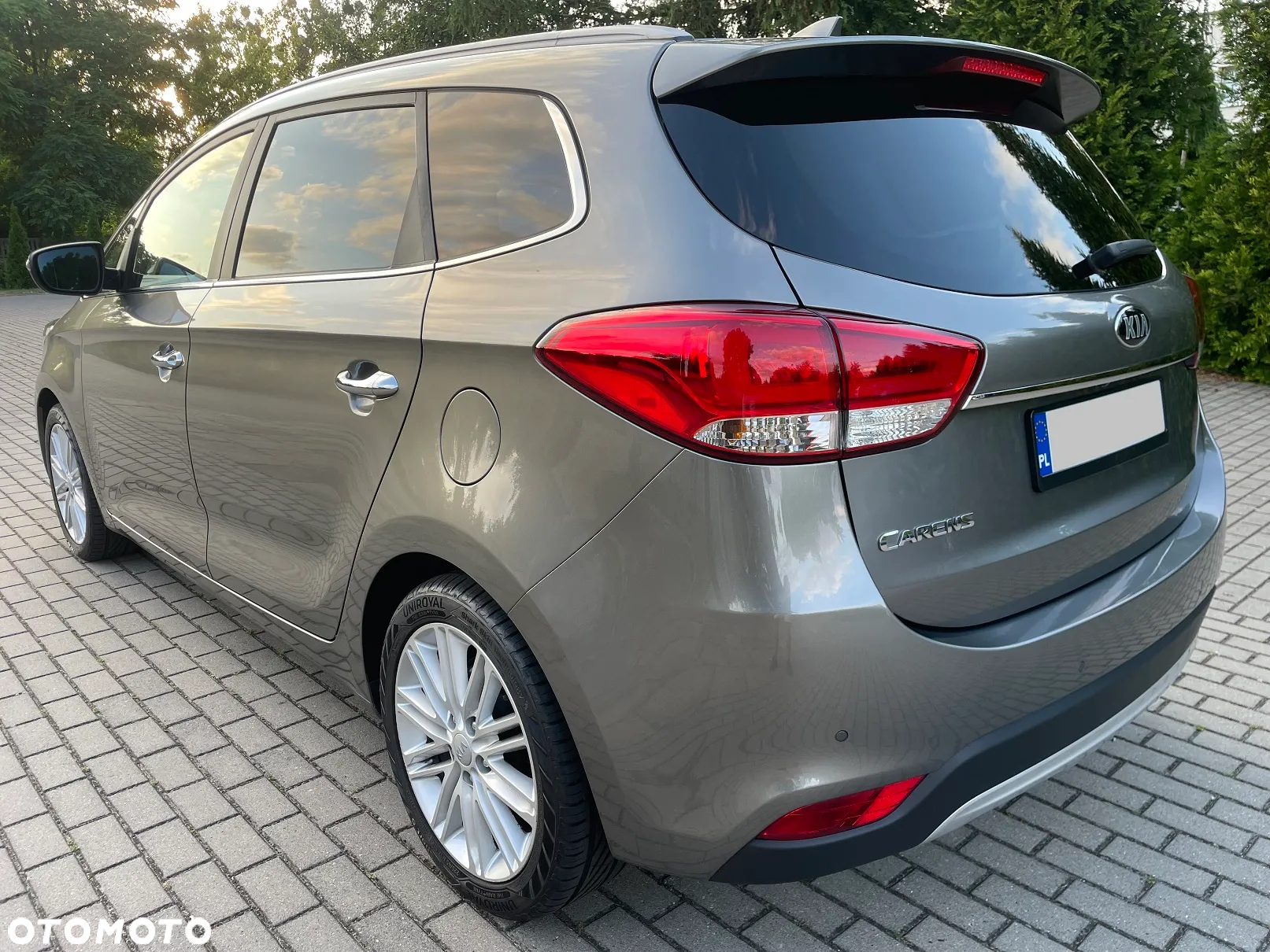 Kia Carens 1.6 GDI XL 7os - 12