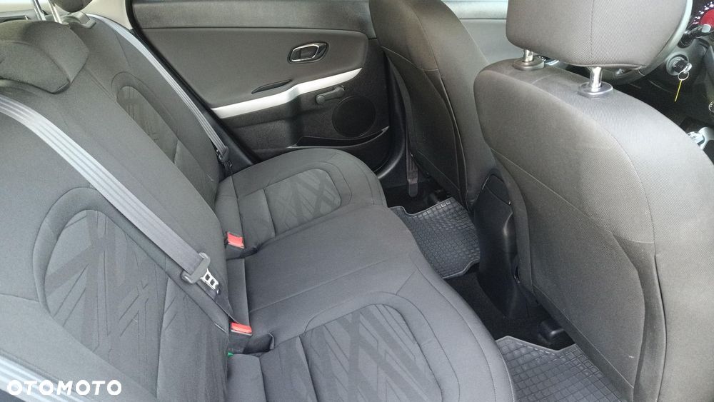 Kia Ceed - 11