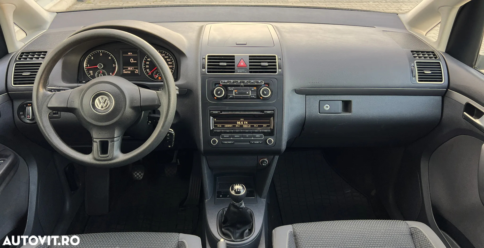 Volkswagen Touran 1.6 TDI Comfortline - 9