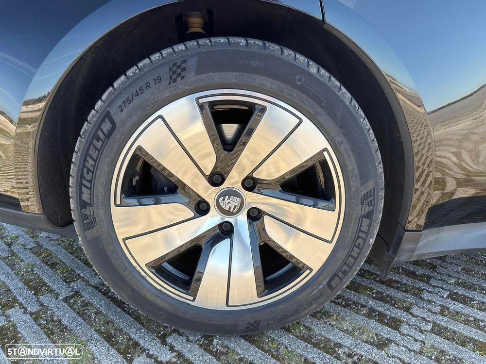 Porsche Taycan 4 - 16