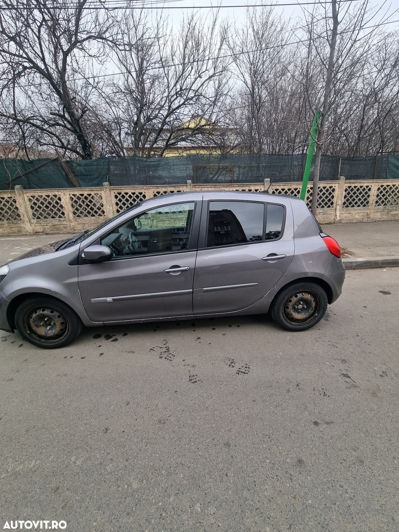 Renault Clio III 1.2 16V Authentique - 4