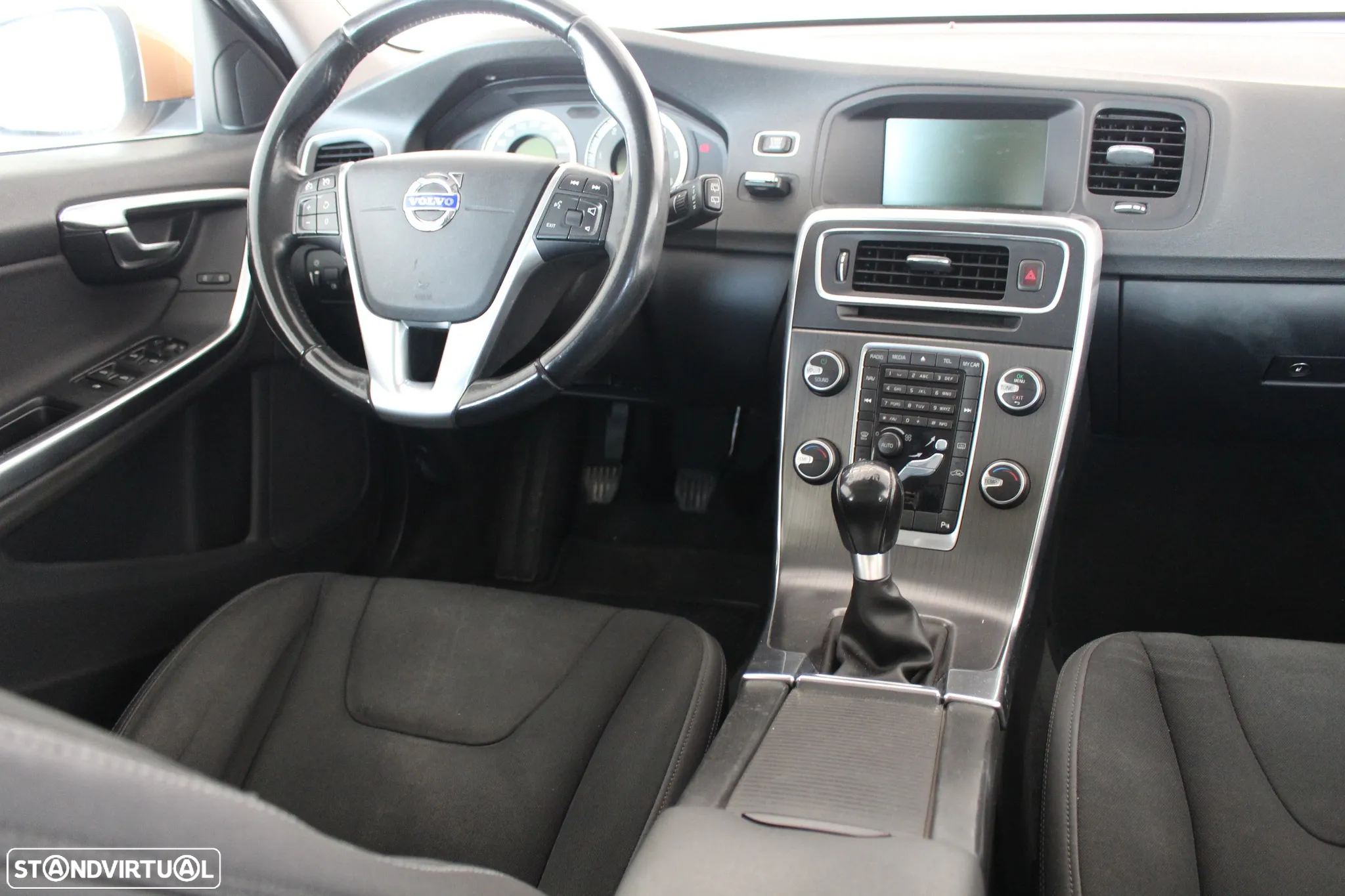 Volvo V60 2.0 D3 Momentum - 12