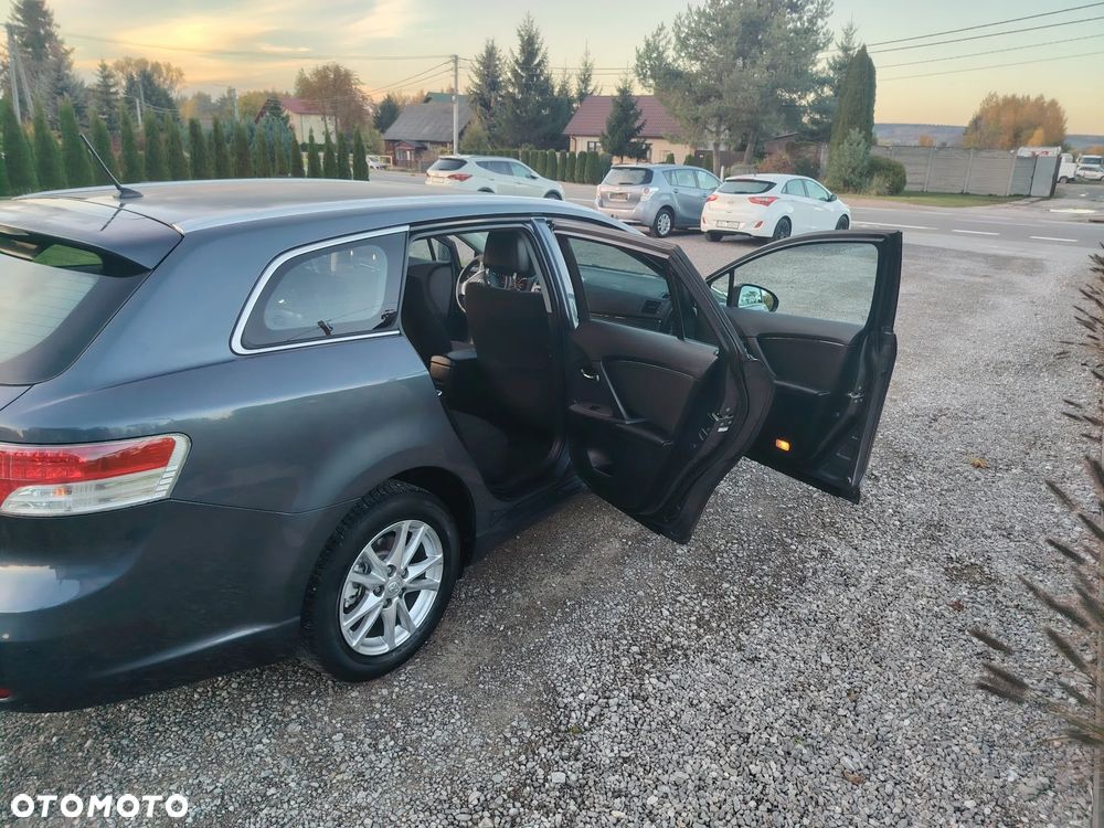 Toyota Avensis - 10