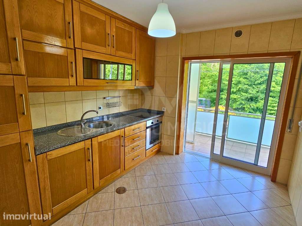Apartamento T2 para arrendamento em Santa Maria da Feira - Grande imagem: 2/29