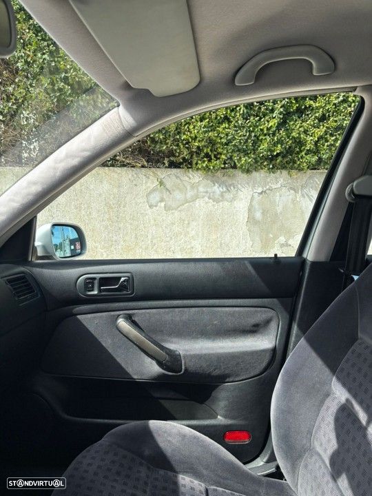 VW Bora 1.9 TDi Highline - 12