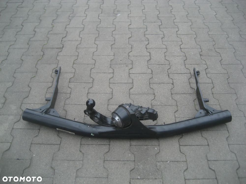 audi a5 b10 24-25r hak holowniczy elektryczny 8b3800495 - 1