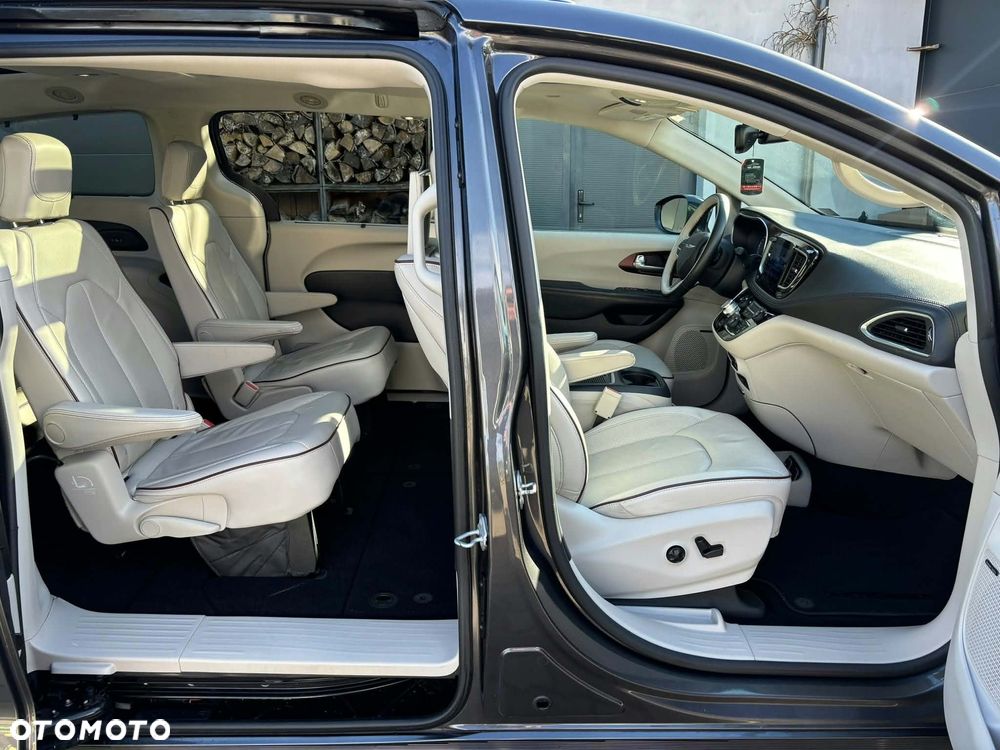 Chrysler Pacifica - 19