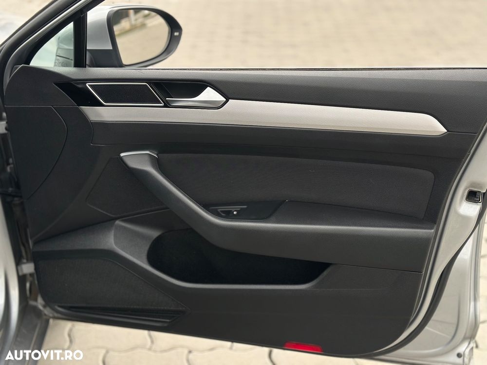 Volkswagen Passat 1.6 TDI SCR DSG Comfortline - 27