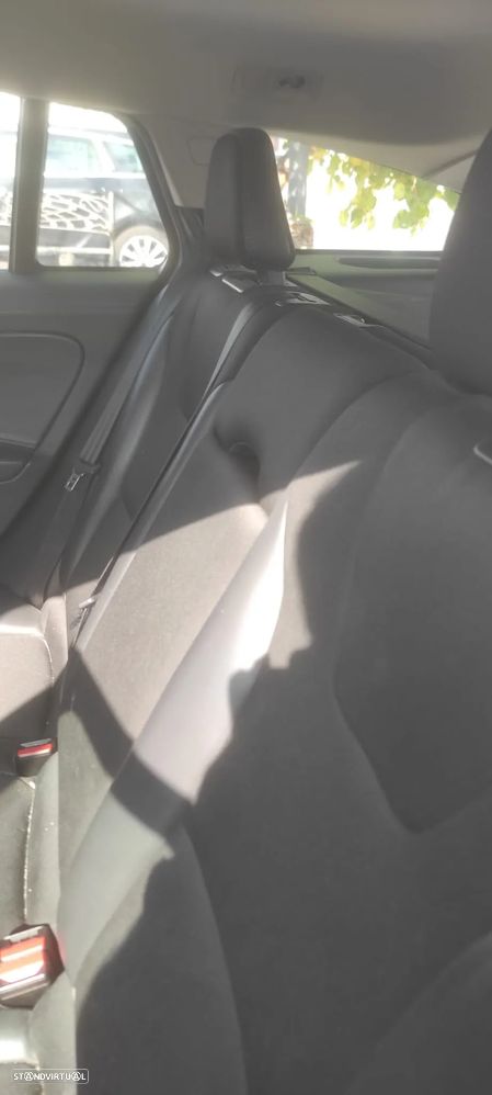 Volvo V60 2.0 D4 Momentum Geartronic - 9