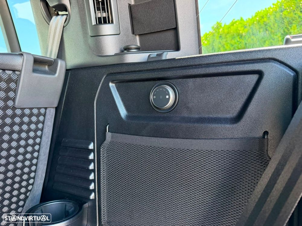 Land Rover Defender - 34