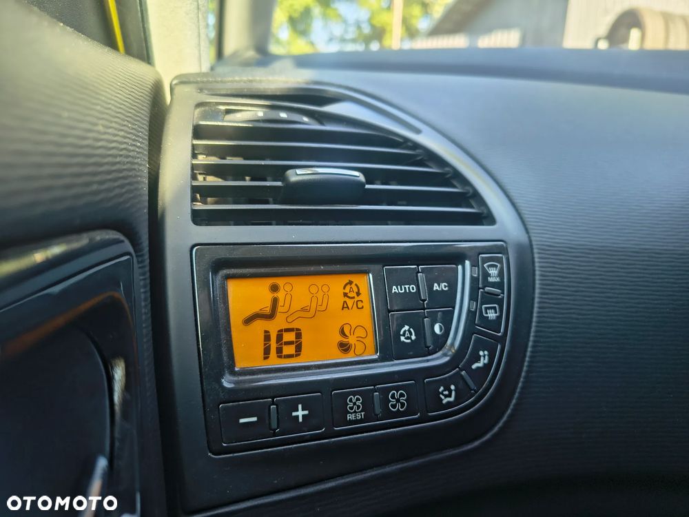 Citroën C4 Grand Picasso 2.0 16V 7-Sitzer EGS6 Exclusive - 28