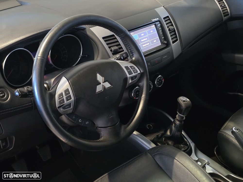 Mitsubishi Outlander 2.2 DI-D Instyle Navi - 21