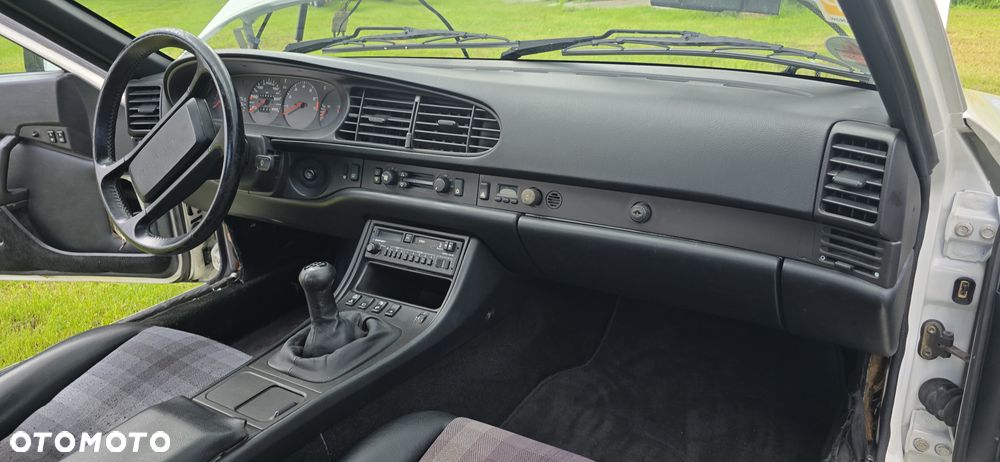 Porsche 944 - 16