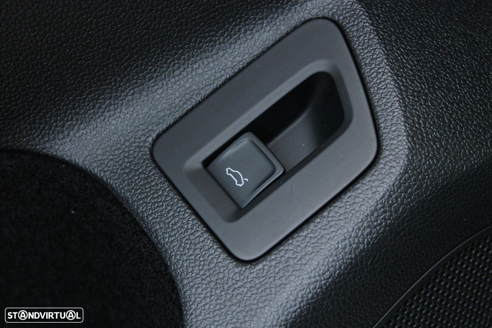 VW Passat Variant 2.0 TDi Highline DSG - 29