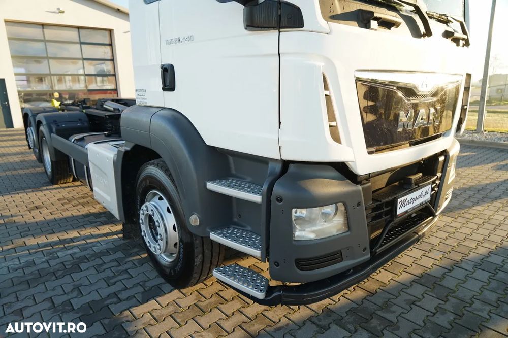 MAN TGS 26.440 / AUTOCARNIER / MARREL AL TAM 20U / 20 T / 6x2 / PUNTE DE DIRECȚIE RIDICABILĂ / ANVELOPE 100% / EURO 6 - 13