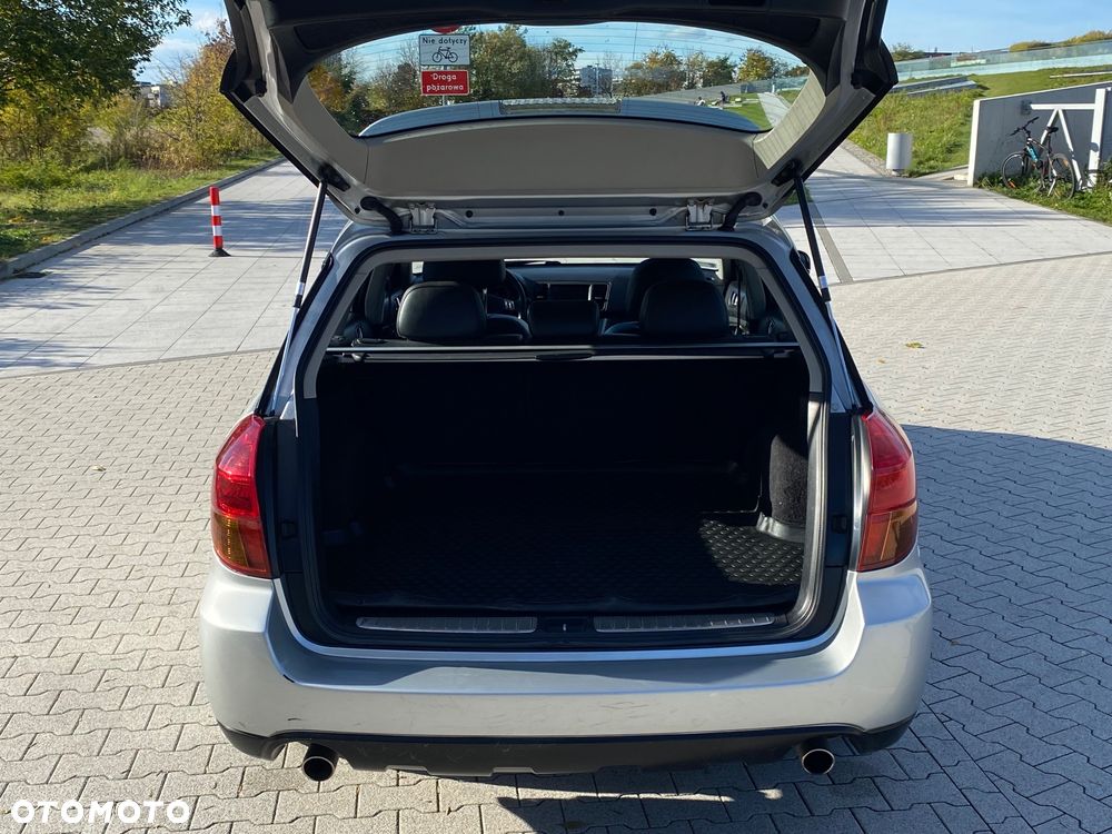 Subaru Legacy Kombi 3.0 H6 NAV - 14