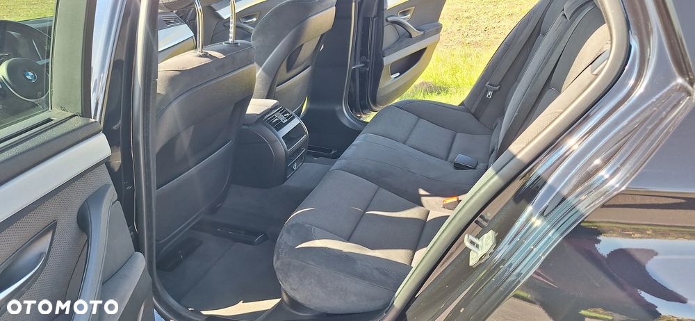 BMW Seria 5 520d Sport Line - 10