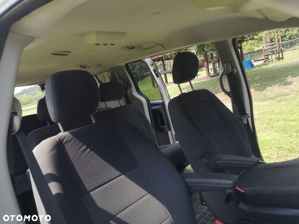 Dodge Caravan - 18