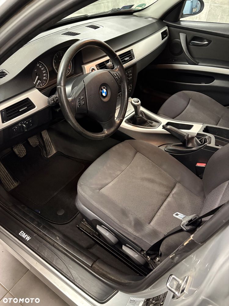 BMW Seria 3 320i - 8