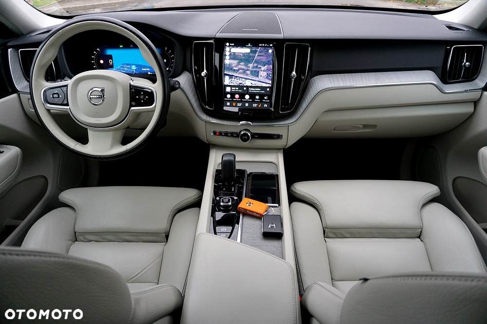 Volvo XC 60 B4 D Plus Dark - 31