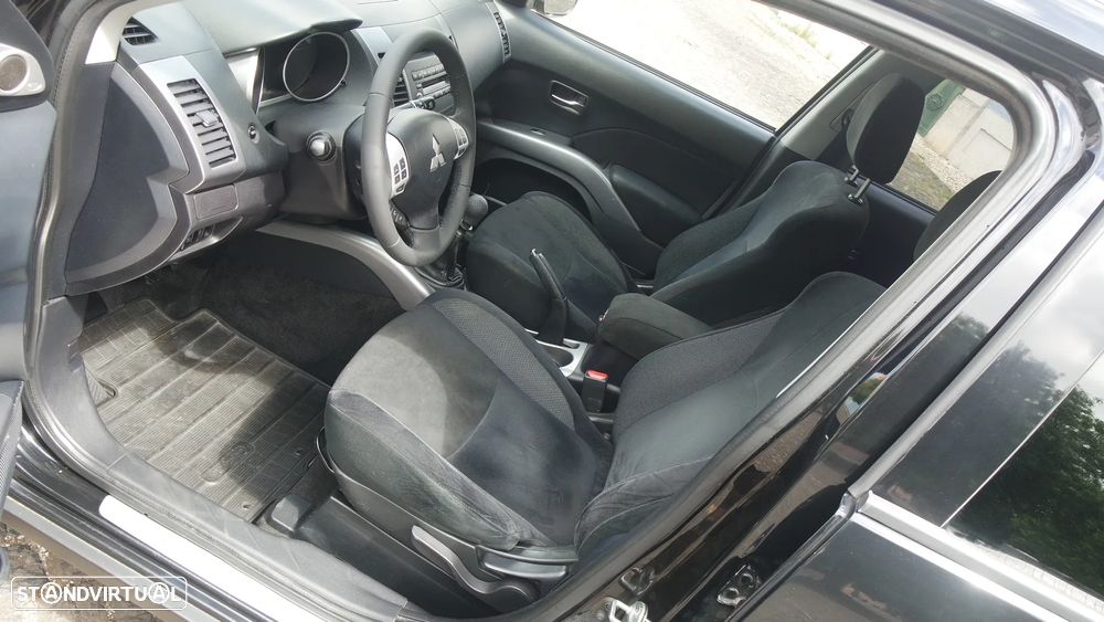 Mitsubishi Outlander 2.0 DI-D Intense 4WD - 5