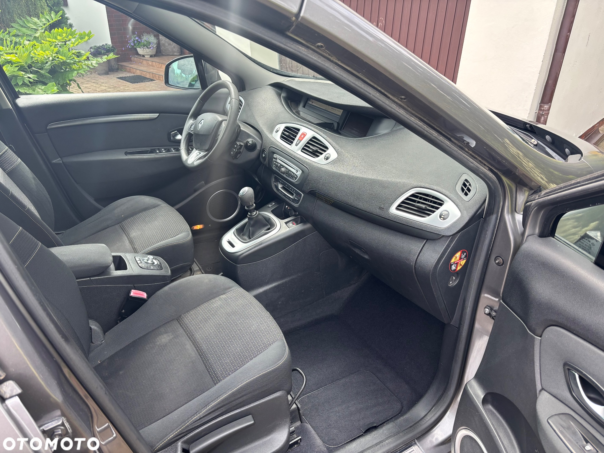 Renault Scenic 1.9 dCi FAP Dynamique - 12
