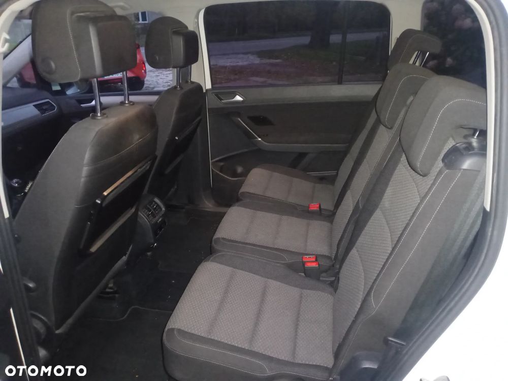 Volkswagen Touran - 12