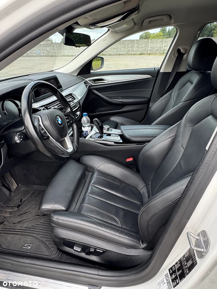 BMW Seria 5 530i xDrive - 16