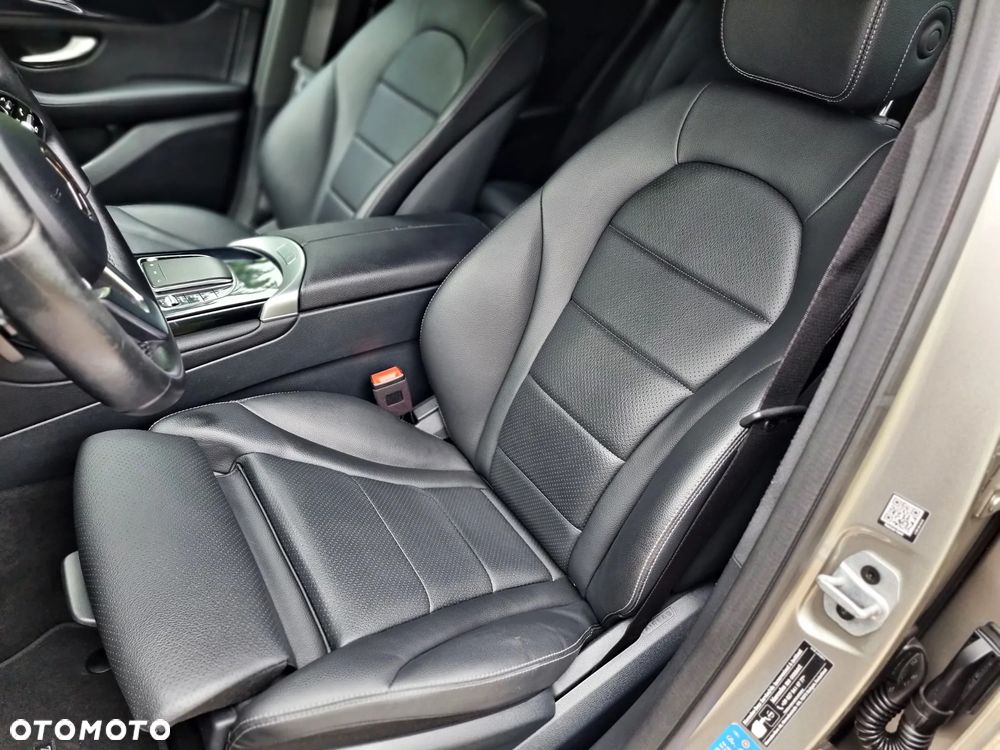 Mercedes-Benz GLC 300 d 4Matic 9G-TRONIC Exclusive - 26