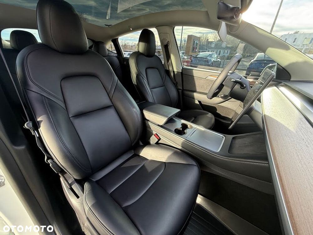 Tesla Model Y Performance Dual Motor AWD - 10