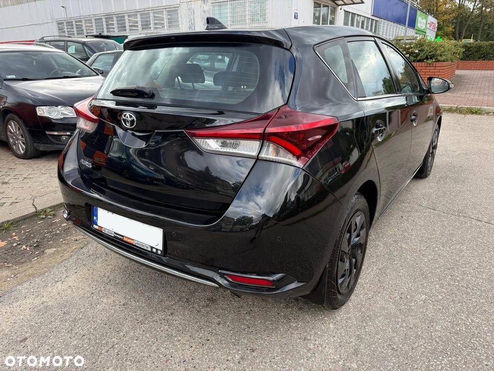 Toyota Auris 2017 photo 3