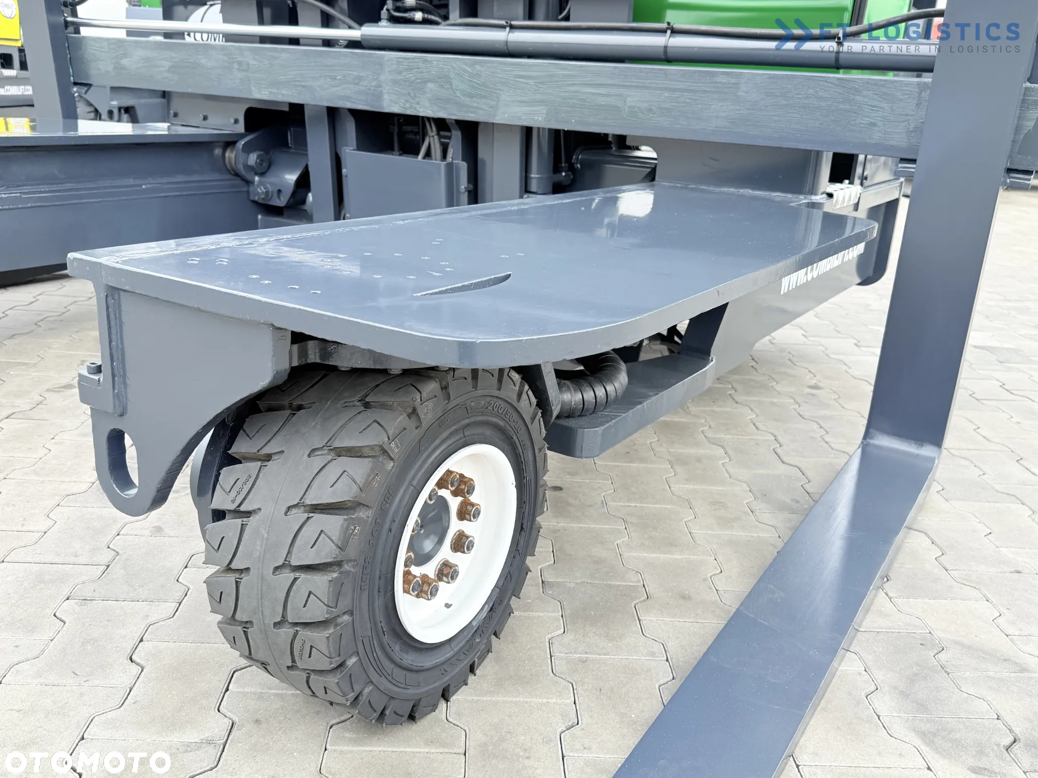 Combilift C4500 / DIESEL / DUPLEX 4000MM / SZEROKI POZYCJONER WIDEŁ / OGRZEWANIE / PEŁNA KABINA / STAN IDEALNY / Szeroka oferta wózków czterokierunkowych i bocznych, dopasowanych do różnorodnych potrzeb i zastosowań - 6