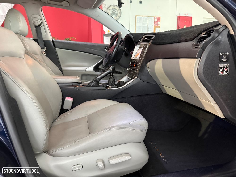 Lexus IS 220 d Luxury Line - 8