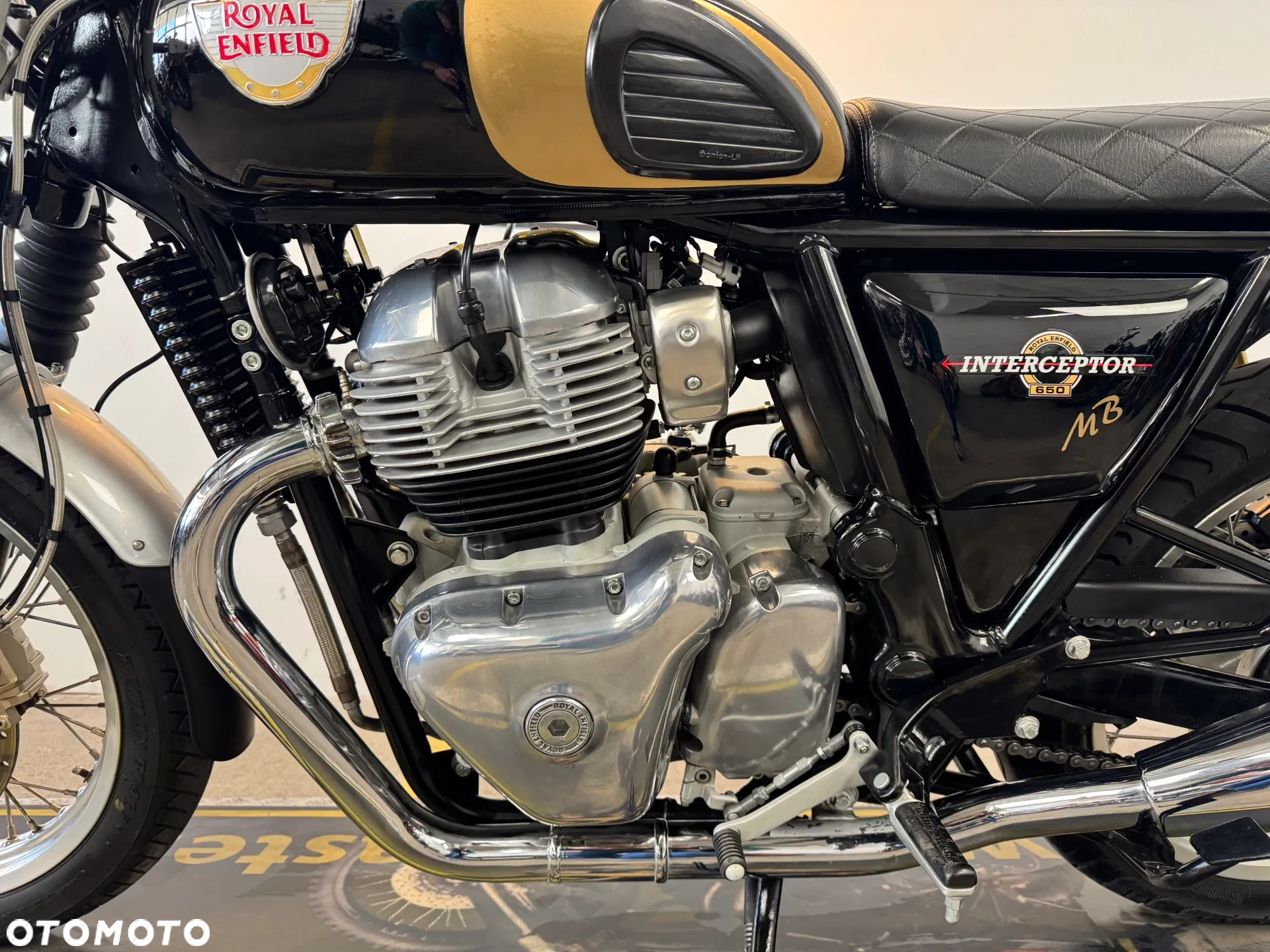 Royal Enfield Interceptor - 23