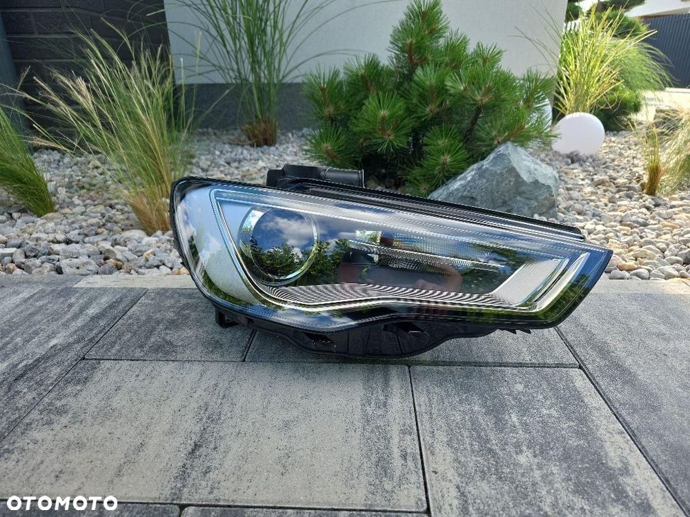AUDI A3 S3 8V SEDAN CABRIO Lampa prawa przód Bi-Xenon Led 8V0941044M Ciemna - 1