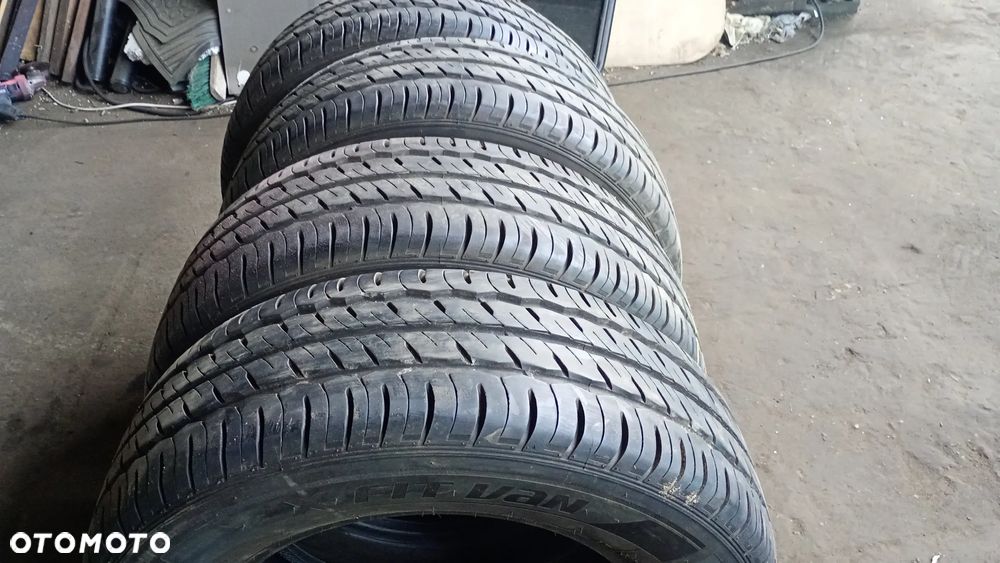 F.V Do Busa Opony 225/75R16C LAUFENN X FIT VAN IGŁA KOMPLET 4 SZTUKI - 1