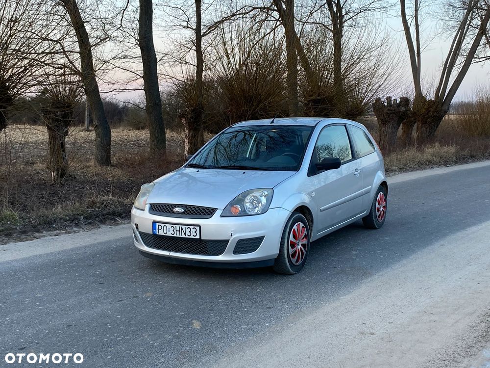 Ford Fiesta 1.3 Ambiente - 1